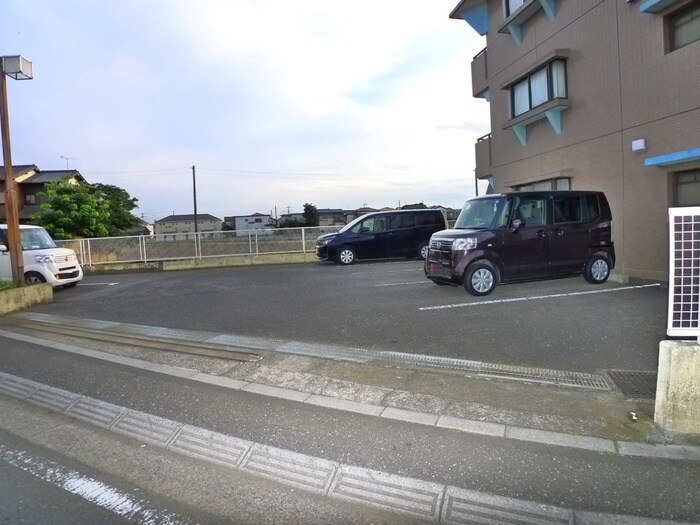 物件外観写真5　(駐車場)