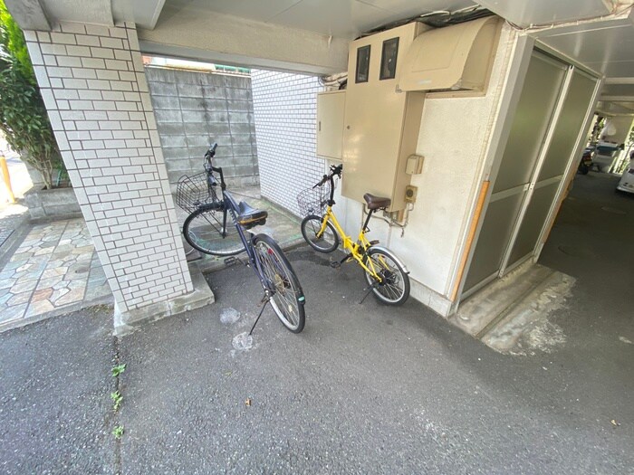 物件外観写真6　(駐輪場)