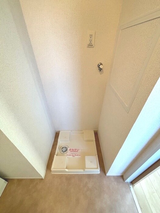 物件内観写真17　(洗濯機置場)