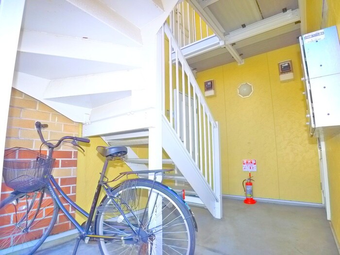 物件外観写真5　(駐輪場)