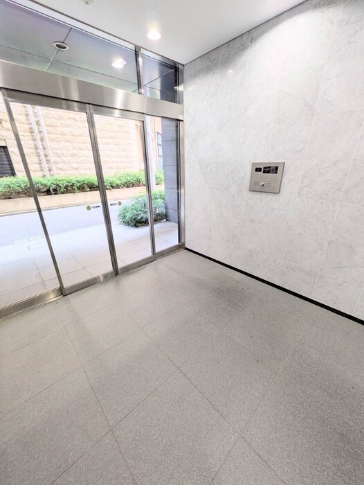 物件外観写真4　(エントランス部分)