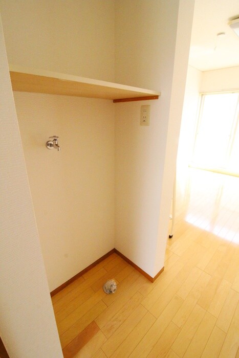 物件内観写真9　(洗濯機置場)