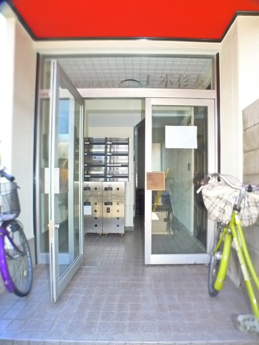 物件外観写真3　(エントランス部分)