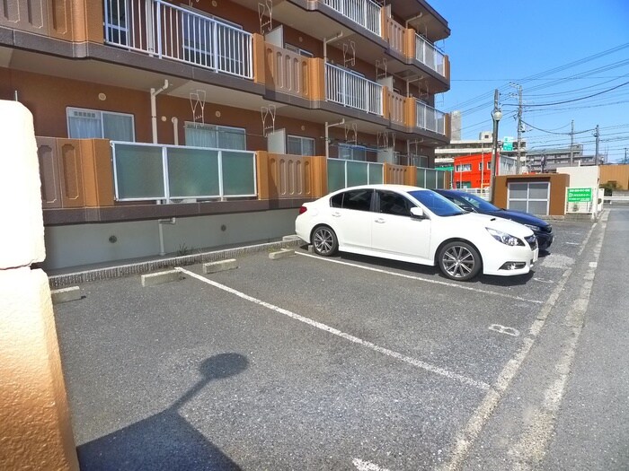 物件外観写真3　(駐車場)