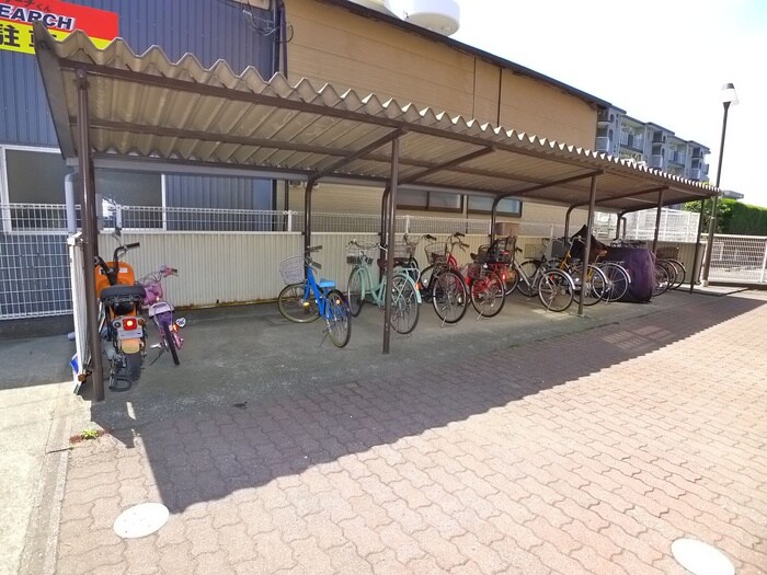 物件外観写真5　(駐輪場)