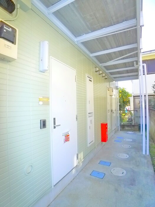 物件外観写真6　(エントランス部分)