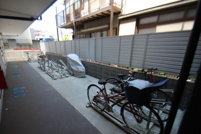 物件外観写真5　(駐輪場)