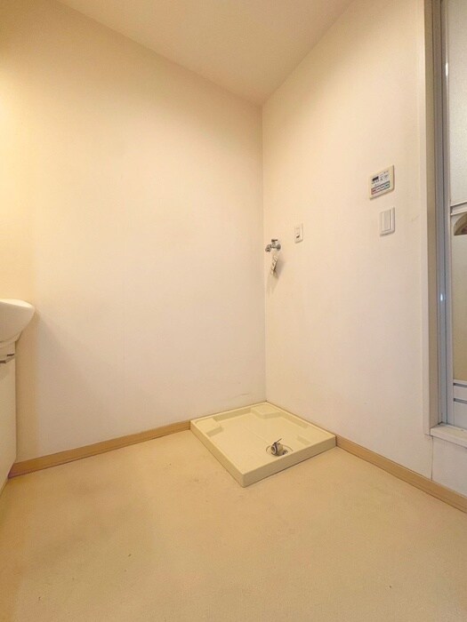 物件内観写真11　(洗濯機置場)