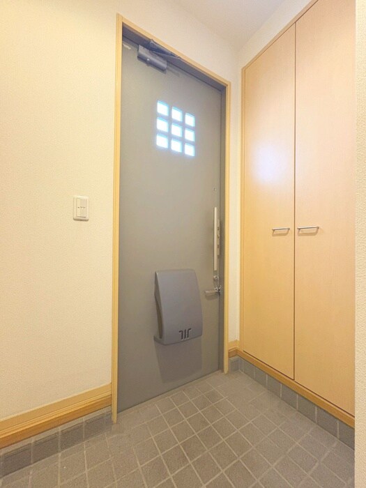 物件内観写真18　(玄関)