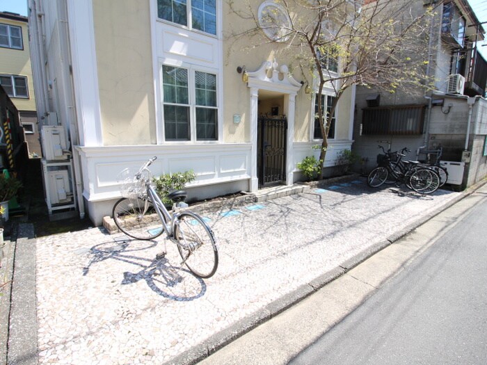 物件外観写真2　(駐輪場)