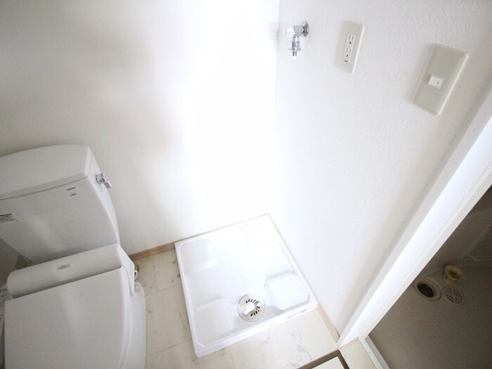 物件内観写真13　(洗濯機置場)