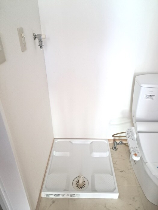 物件内観写真14　(洗濯機置場)