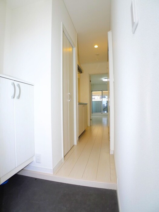 物件内観写真7　(玄関)