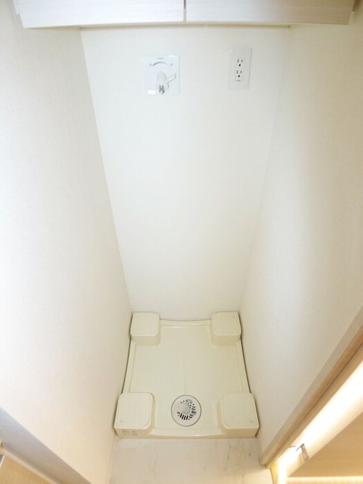 物件内観写真14　(洗濯機置場)