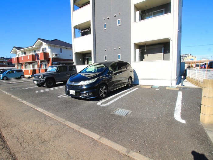 物件外観写真4　(駐車場)