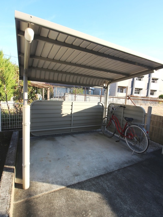物件外観写真5　(駐輪場)