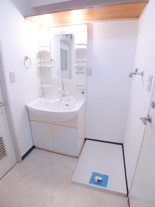 物件内観写真11　(洗濯機置場)