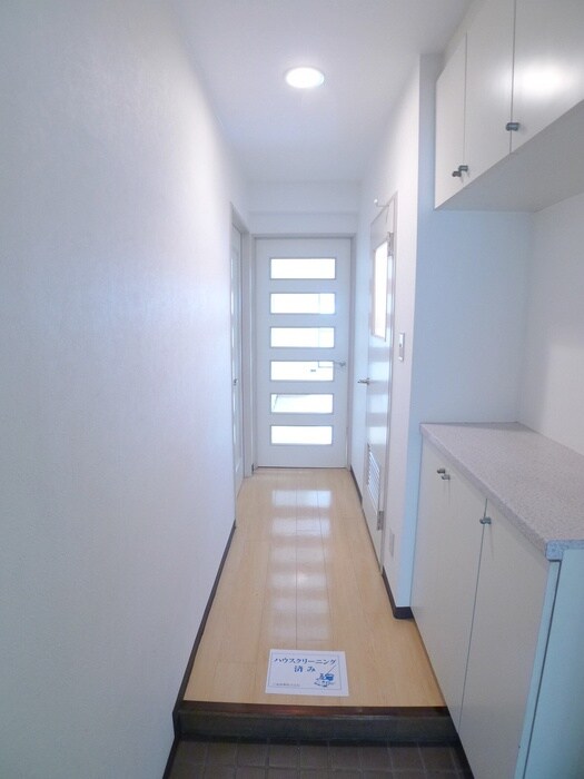 物件内観写真16　(玄関)