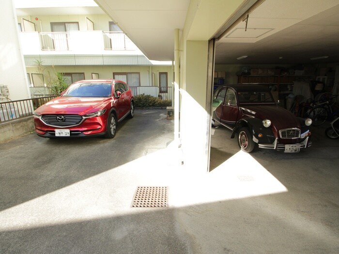 物件外観写真3　(駐車場)