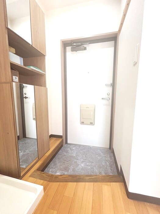 物件内観写真15　(玄関)