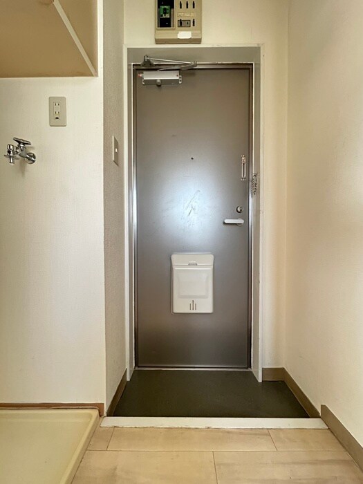 物件内観写真17　(玄関)