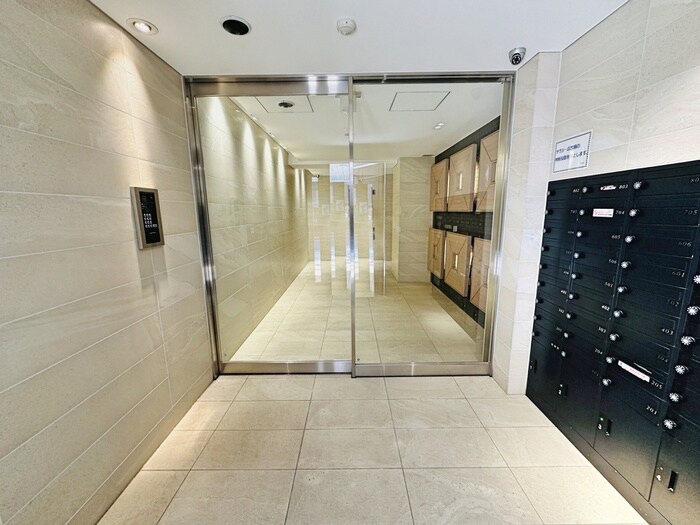 物件外観写真3　(エントランス部分)