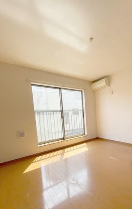 物件内観写真8　(室内からの展望)