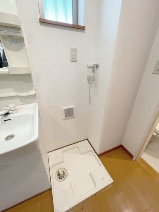 物件内観写真13　(洗濯機置場)