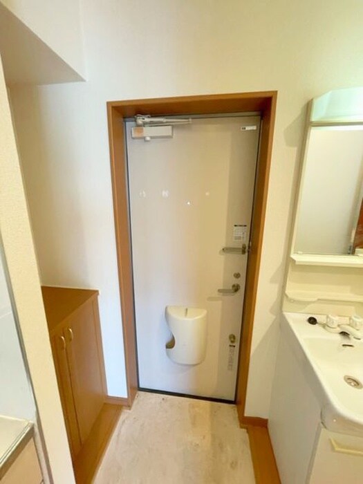 物件内観写真19　(玄関)