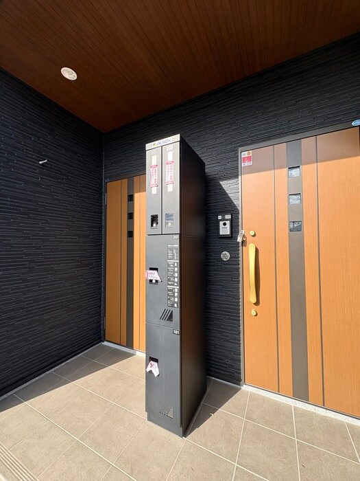 物件外観写真3　(エントランス部分)