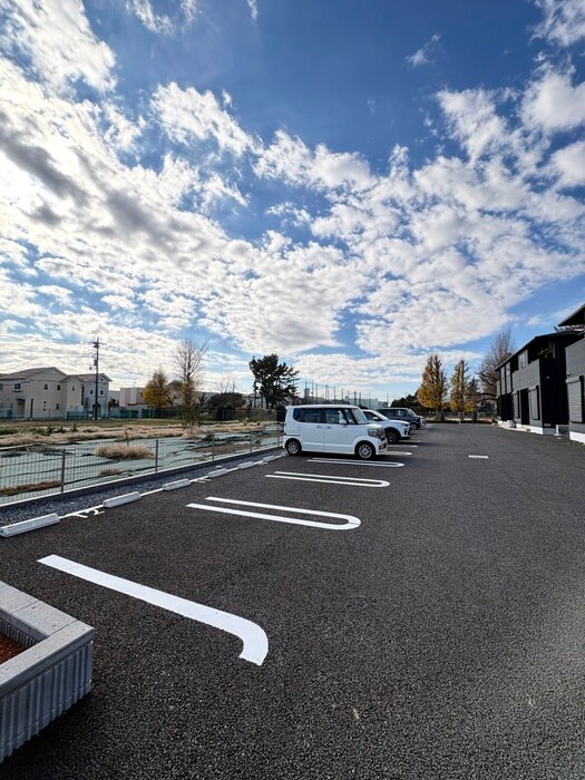 物件外観写真5　(駐車場)