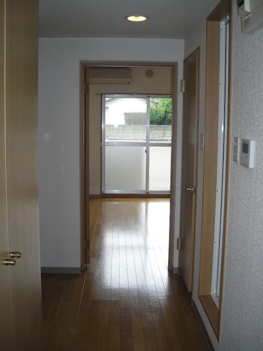 物件内観写真7　(玄関)