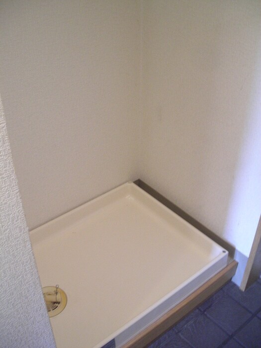 物件内観写真11　(洗濯機置場)