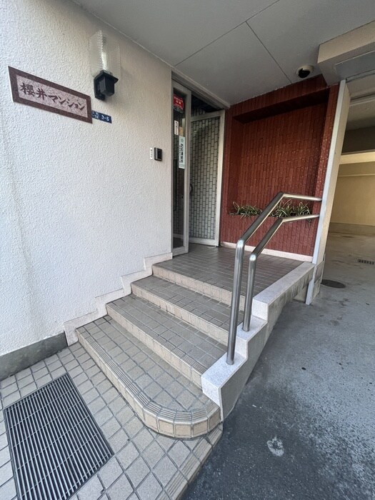 物件外観写真5　(エントランス部分)