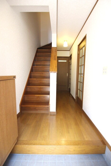 物件内観写真13　(玄関)