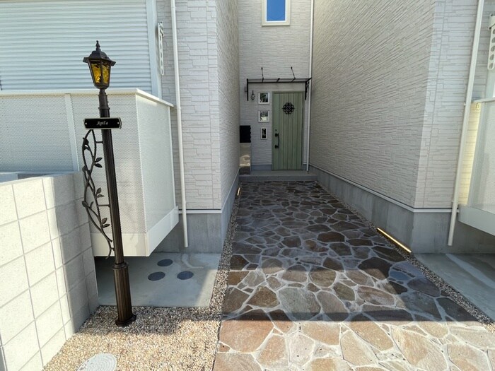 物件外観写真4　(エントランス部分)