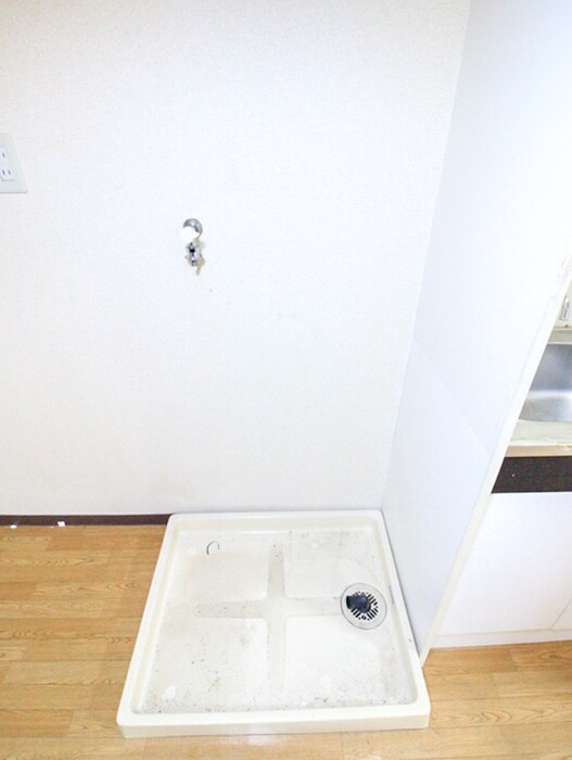 物件内観写真8　(洗濯機置場)