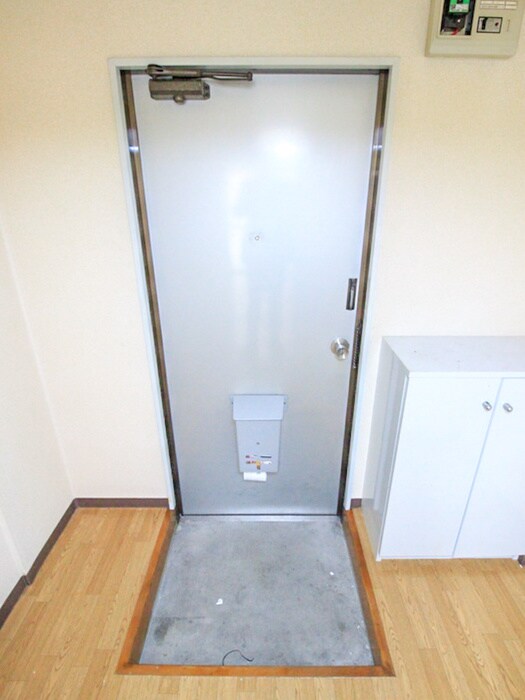 物件内観写真10　(玄関)