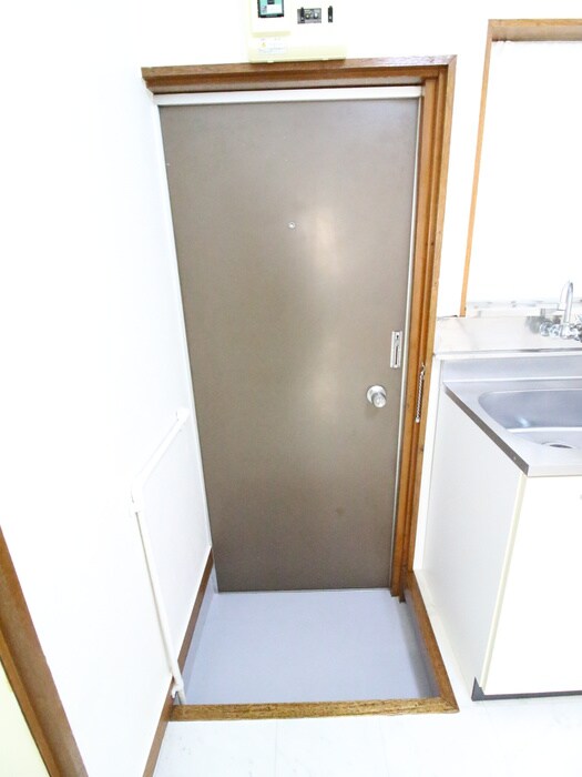 物件内観写真7　(玄関)