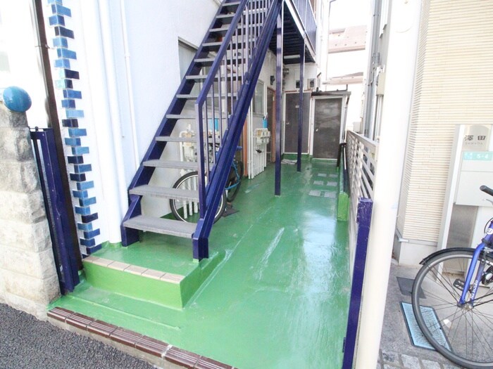 物件外観写真4　(エントランス部分)