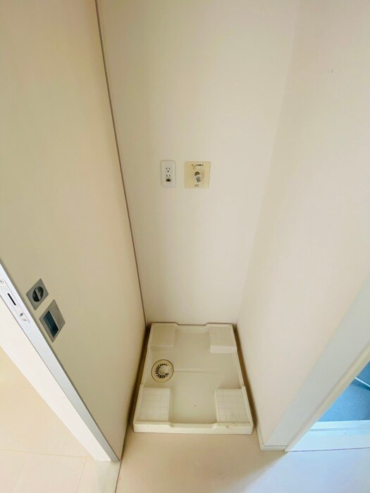 物件内観写真16　(洗濯機置場)