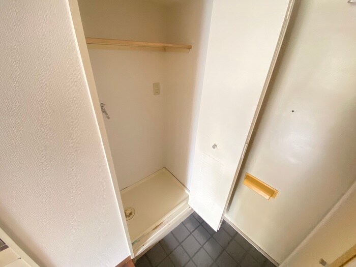 物件内観写真13　(洗濯機置場)