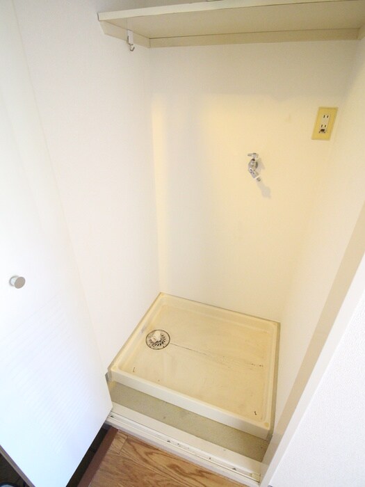 物件内観写真16　(洗濯機置場)