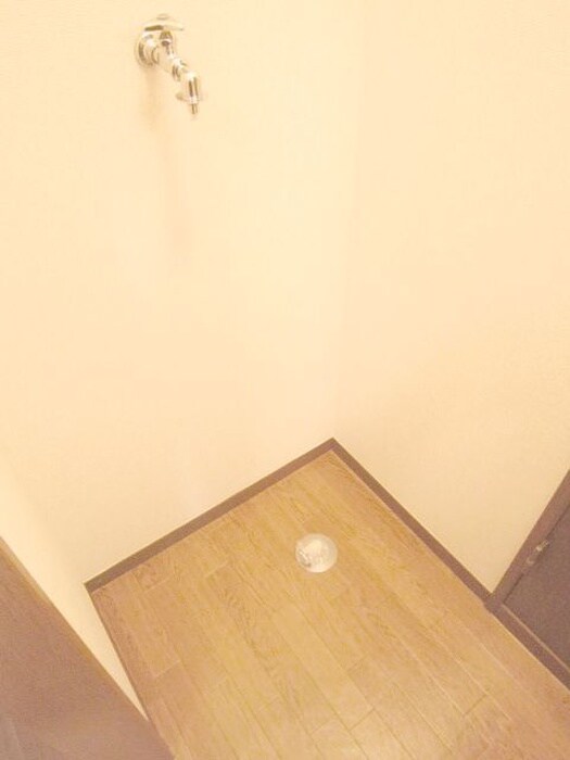 物件内観写真12　(洗濯機置場)