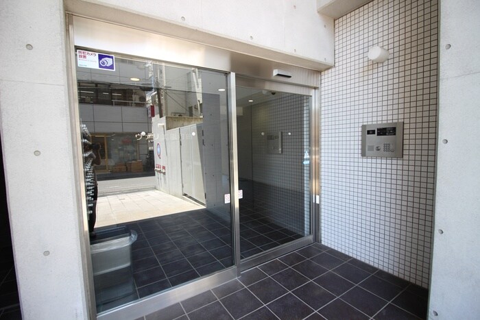 物件外観写真2　(エントランス部分)