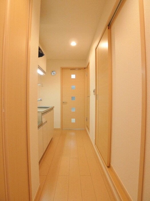 物件内観写真9　(廊下)