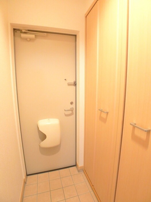 物件内観写真11　(玄関)