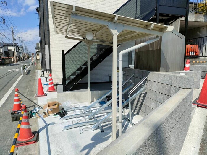 物件外観写真4　(駐輪場)