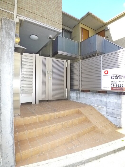 物件外観写真4　(エントランス部分)