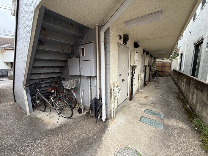 物件外観写真4　(エントランス部分)